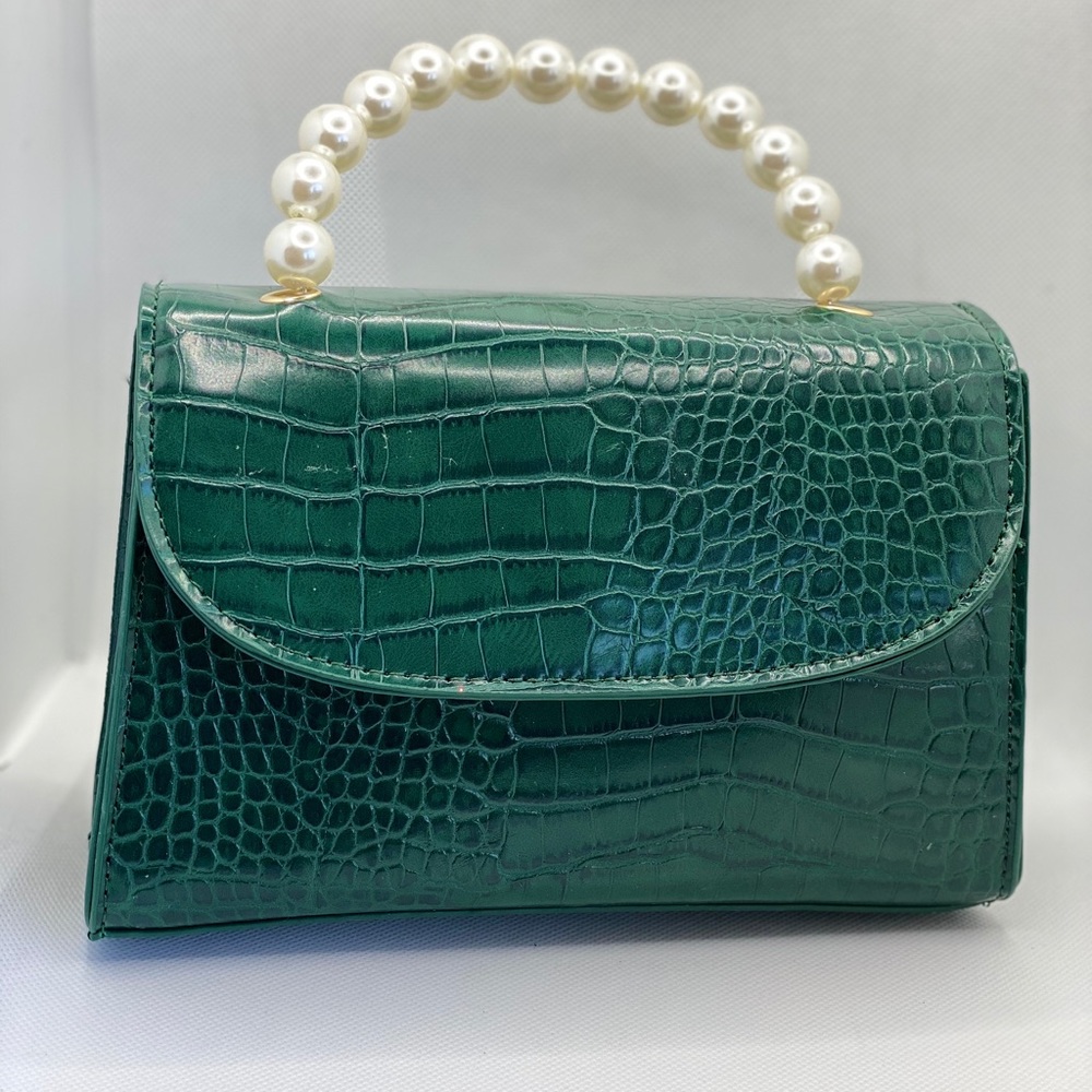 Rub My Pearl Clutch Bag